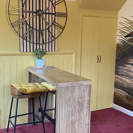Keepers By Lh Nyaraló